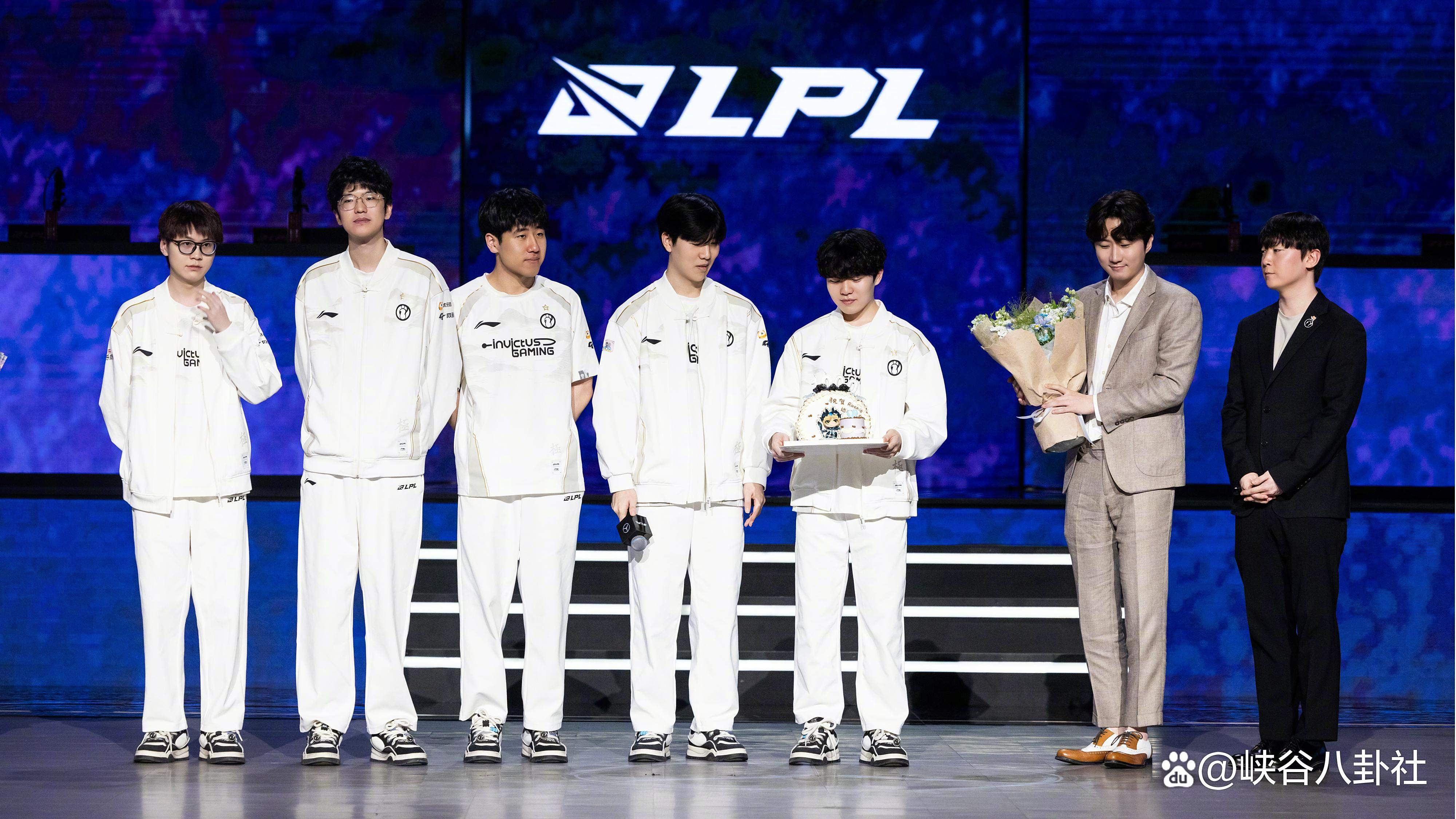 关于Rookie连续十五场比赛得分超过败北，雄鹿挑战极限！的信息真人游戏第一品牌