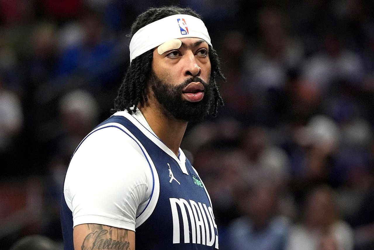 浓眉哥在TES比赛中惊险取胜，战术调整引发热议！(浓眉哥单挑)J9游戏官方网站